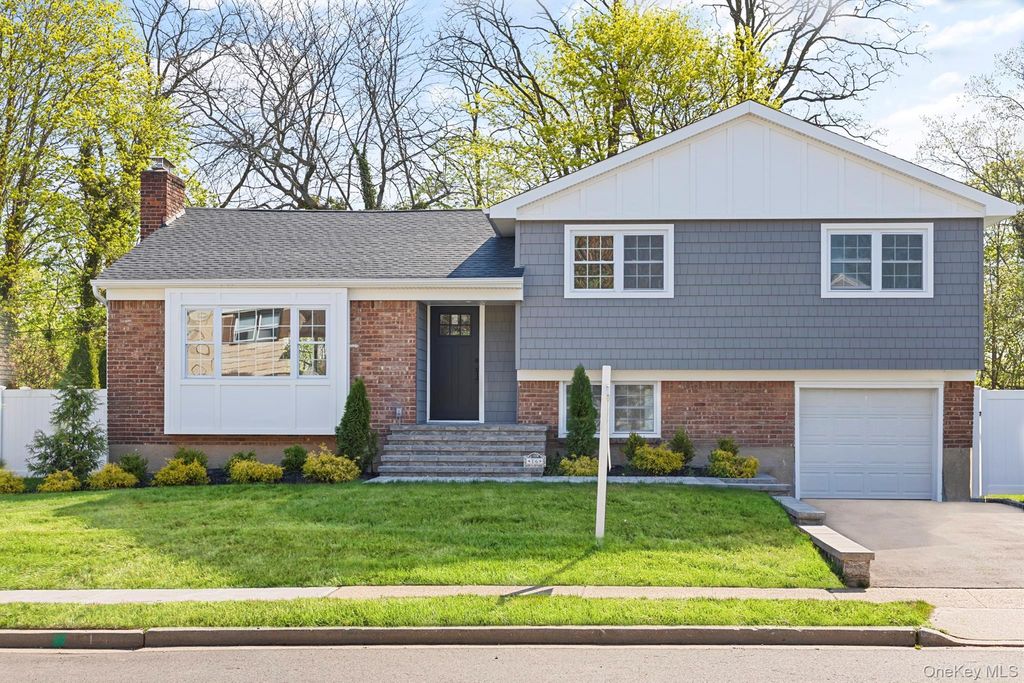 Photo of 16 Eleanor Road, Plainview, NY 11803 (MLS # 987501)