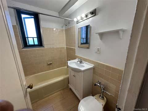 Condo For Sale - 1579 Metropolitan Avenue #6H<br/> Bronx, NY 10462