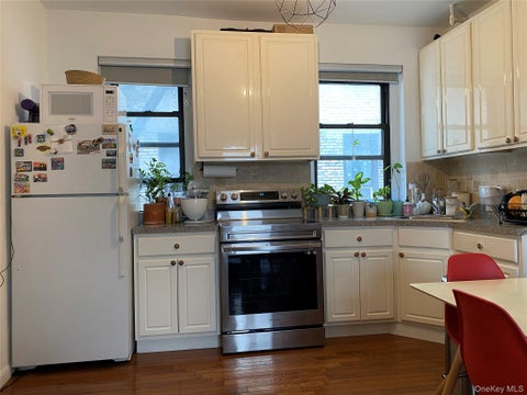 Homes For Sale - 21-27 33 Street #3G<br/> Astoria, NY 11105