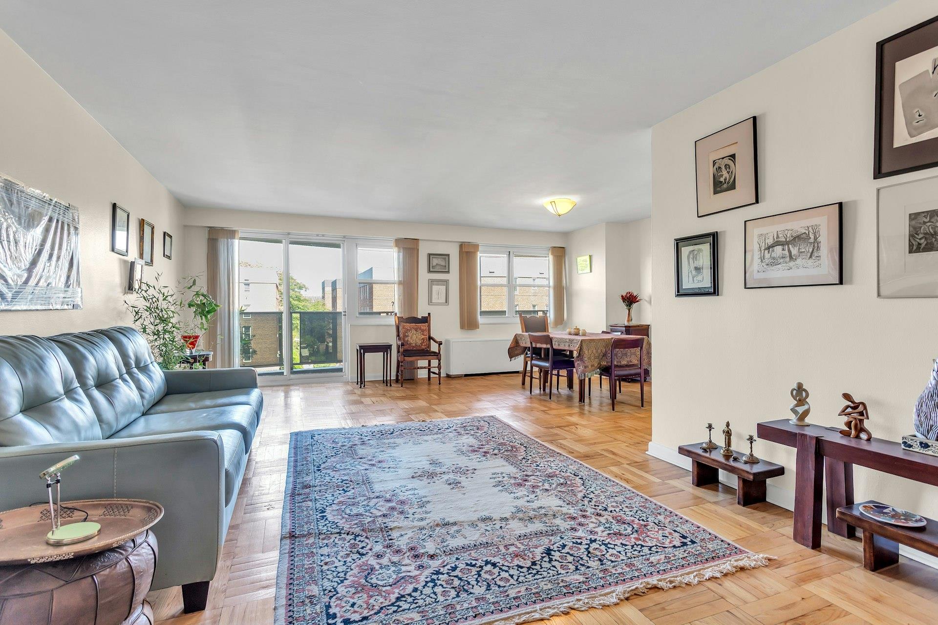 Yellowstone Boulevard 6E, Forest Hills, Queens, NY - 1 Bedrooms  
1 Bathrooms  
4 Rooms - 