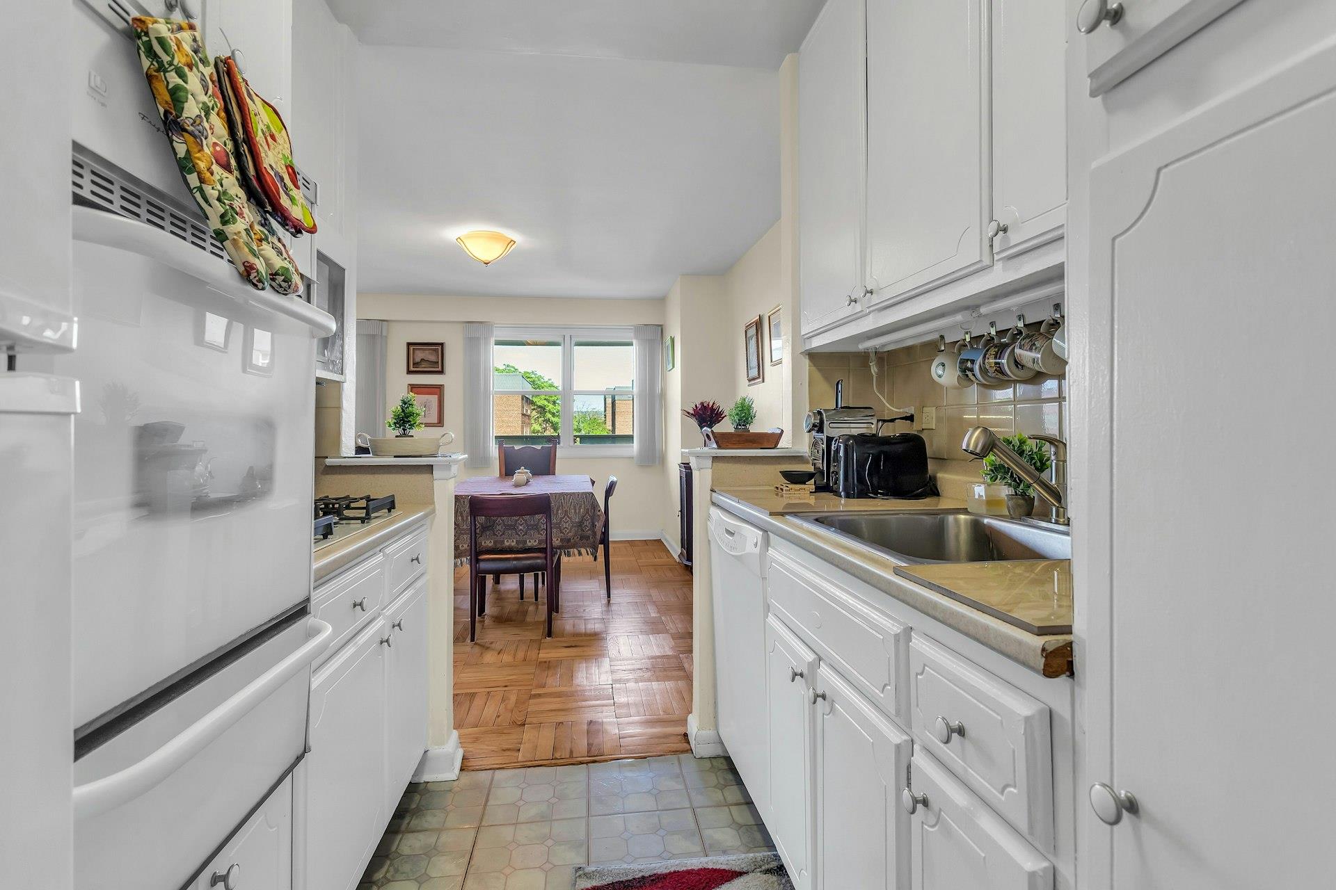 6636 Yellowstone Boulevard #6E, Forest Hills, New York image 13