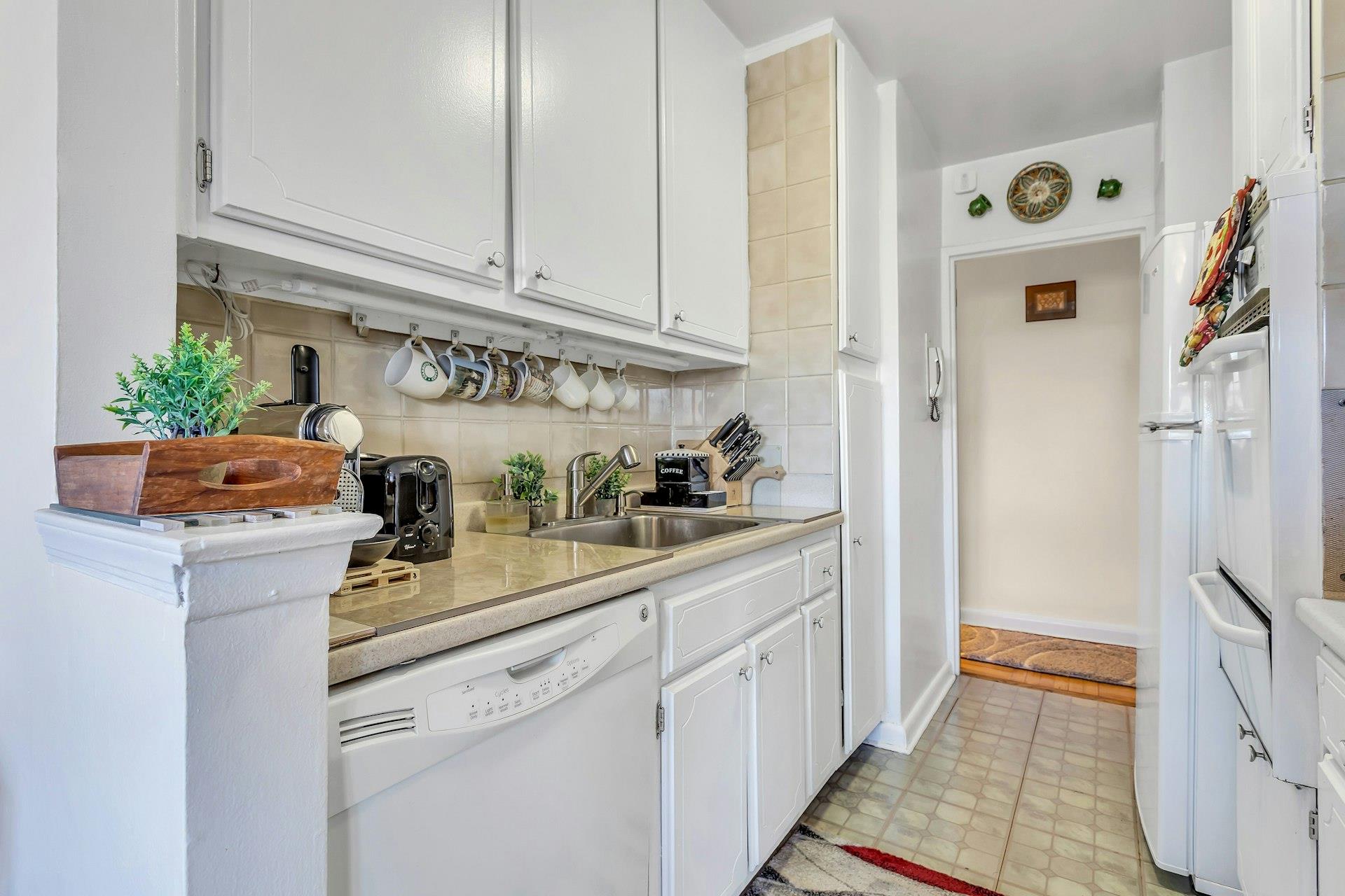 6636 Yellowstone Boulevard #6E, Forest Hills, New York image 15