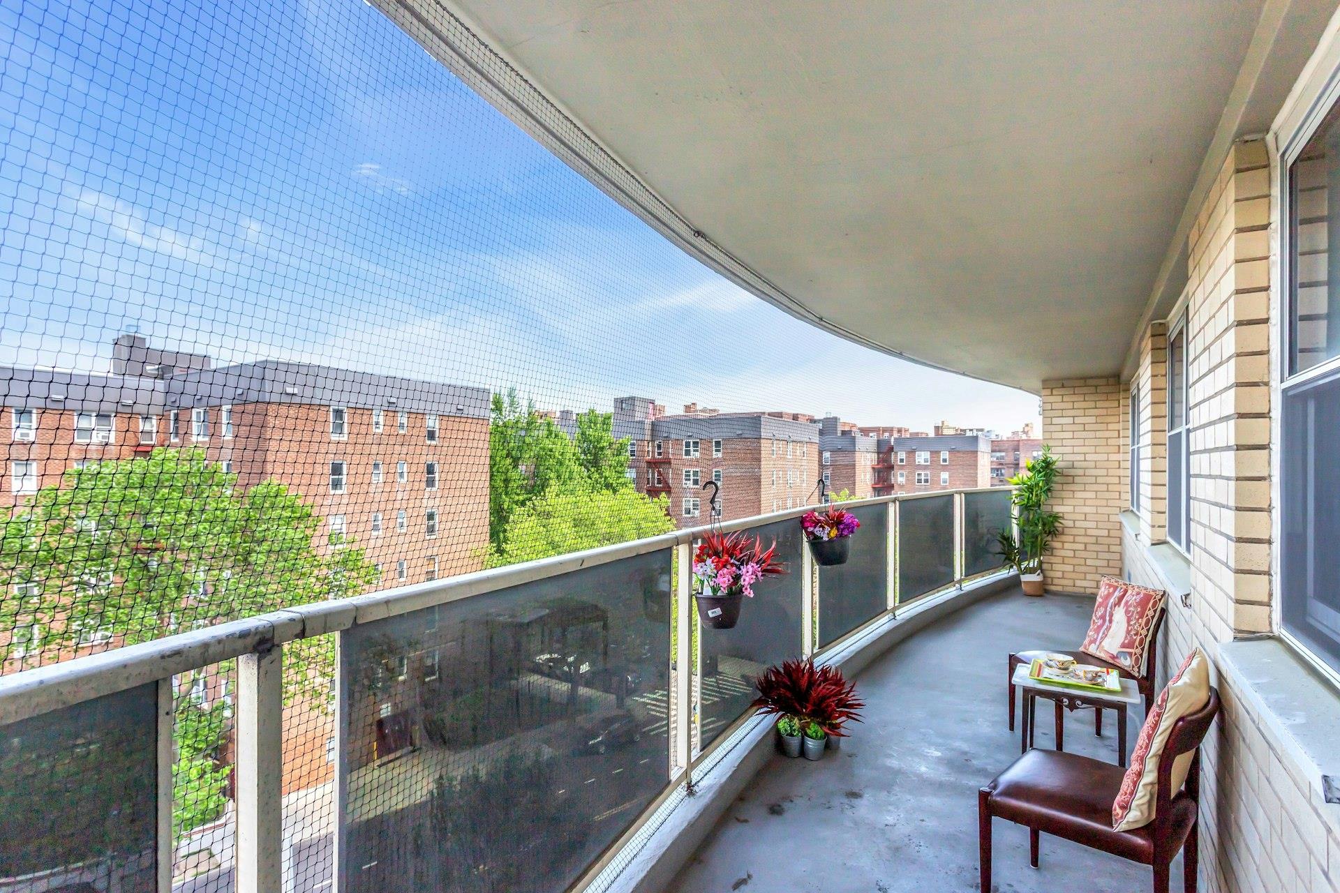 6636 Yellowstone Boulevard #6E, Forest Hills, New York image 2