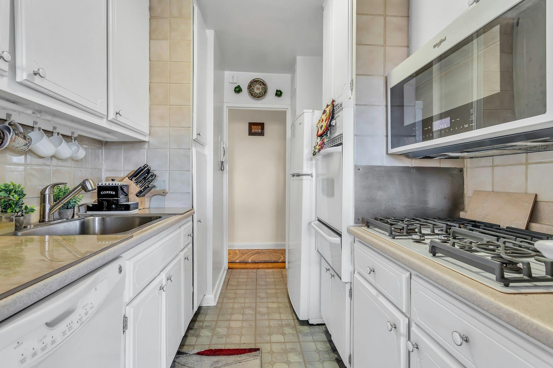 6636 Yellowstone Boulevard #6E, Forest Hills, New York image 14