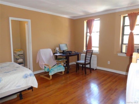 Homes For Sale - 215-40 47 Ave #3B<br/> Bayside, NY 11361