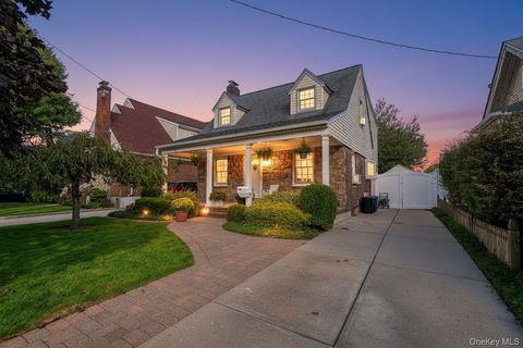 Photo of 2531 Mount Avenue, Oceanside, NY 11572 (MLS # 920925)