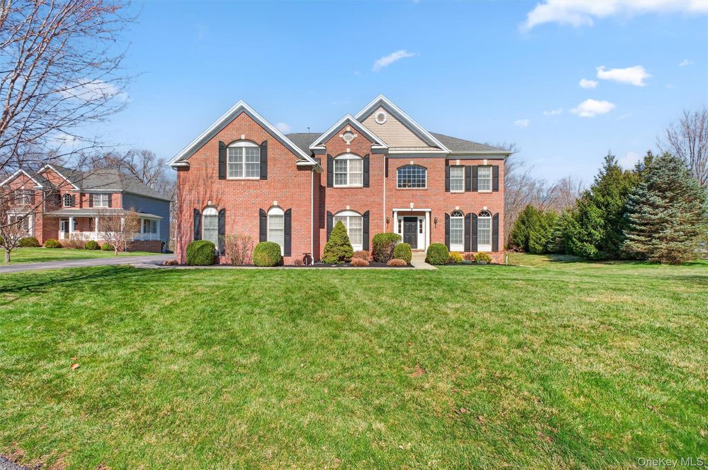 Photo of 2 Holly Crescent, Hopewell Junction, NY 12533 (MLS # 983201)