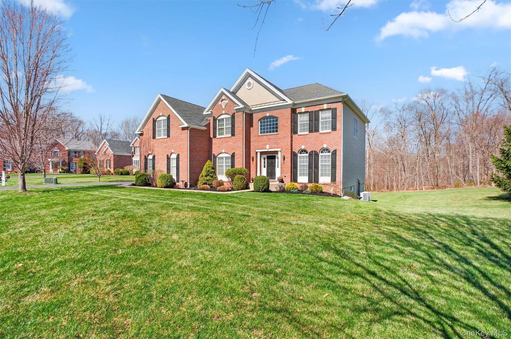 Photo of 2 Holly Crescent, Hopewell Junction, NY 12533 (MLS # 983201)