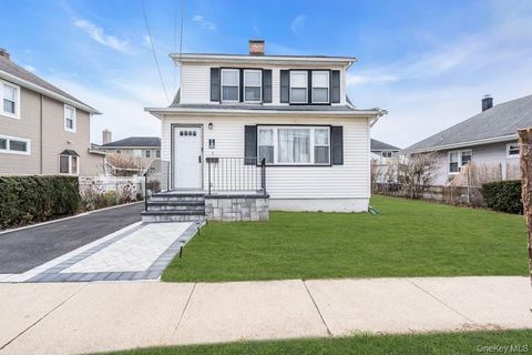 Homes For Sale - 41 Jerome Avenue<br/> Mineola, NY 11501