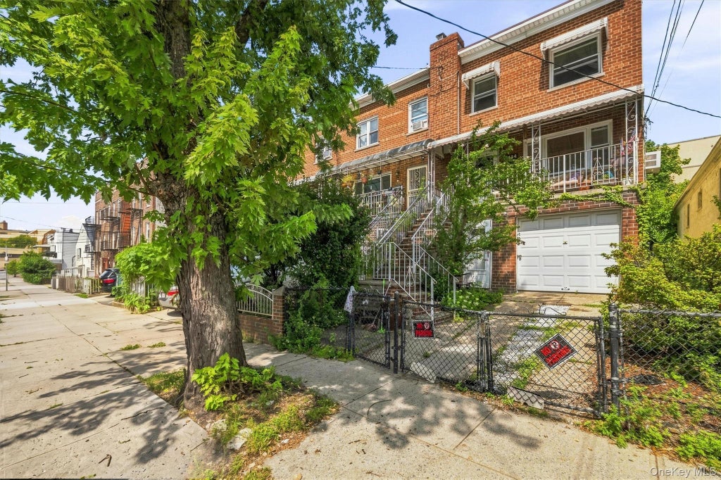 Photo of 1414 Edwards Avenue, Bronx, NY 10461 (MLS # 1040817)