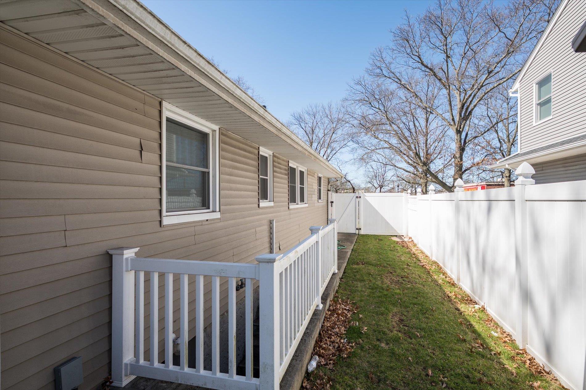 3401 Hawthorne Drive, Wantagh, New York image 18