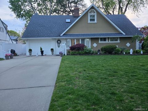 52 Mist Lane, Westbury, NY 11590 - MLS#: 938218