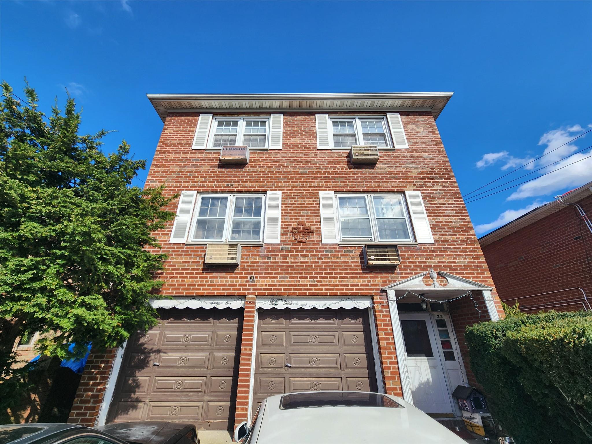 Rental Property at 165 Street, Fresh Meadows, Queens, NY - Bedrooms: 2 
Bathrooms: 1 
Rooms: 5  - $2,800 MO.