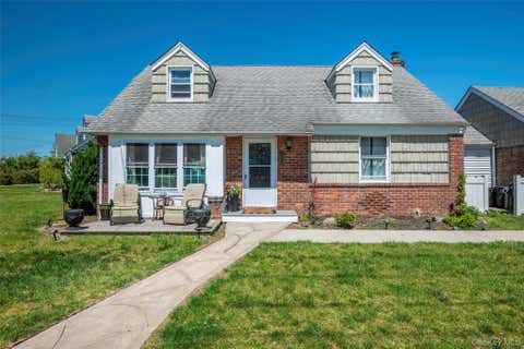 Homes For Sale - 95 Wheeler Avenue<br/> Valley Stream, NY 11580
