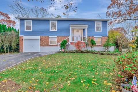 Photo of 2 Highland Place, Nesconset, NY 11767 (MLS # 933966)
