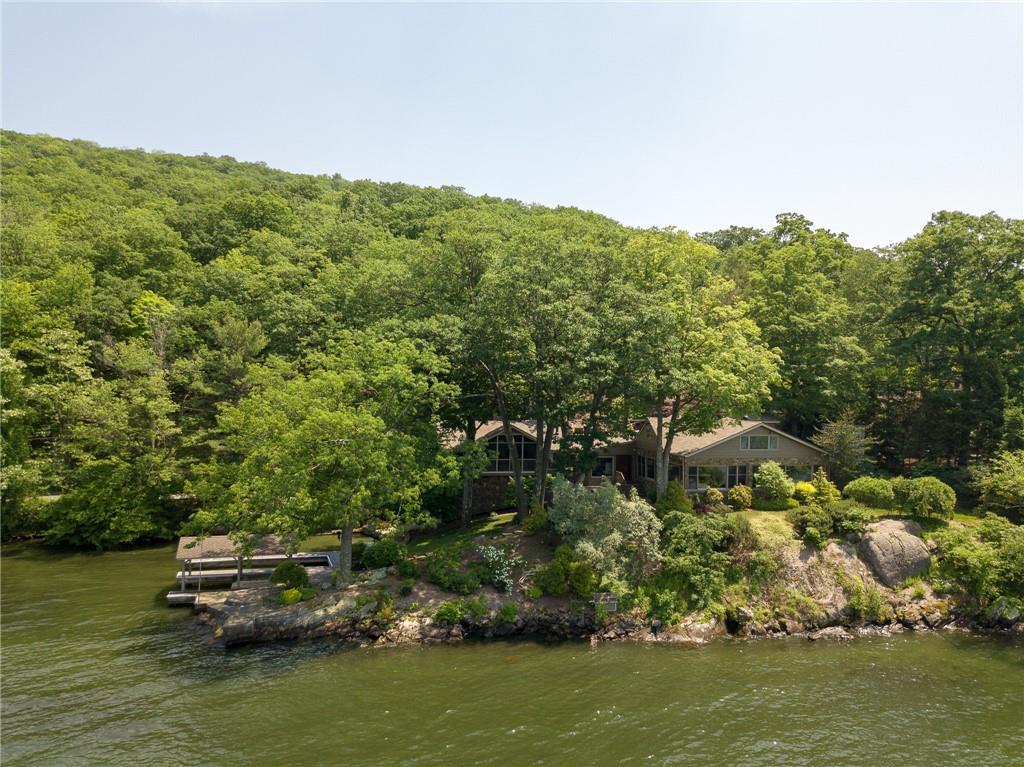 401 E Shore Road, Greenwood Lake, New York image 2