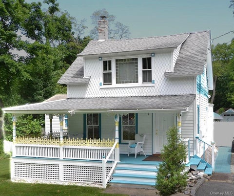 Photo of 387 North Country Road, Setauket, NY 11733 (MLS # 998700)