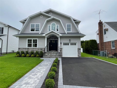 Homes For Sale - 473 Andrews Road<br/> Nassau County, Mineola, NY 11501