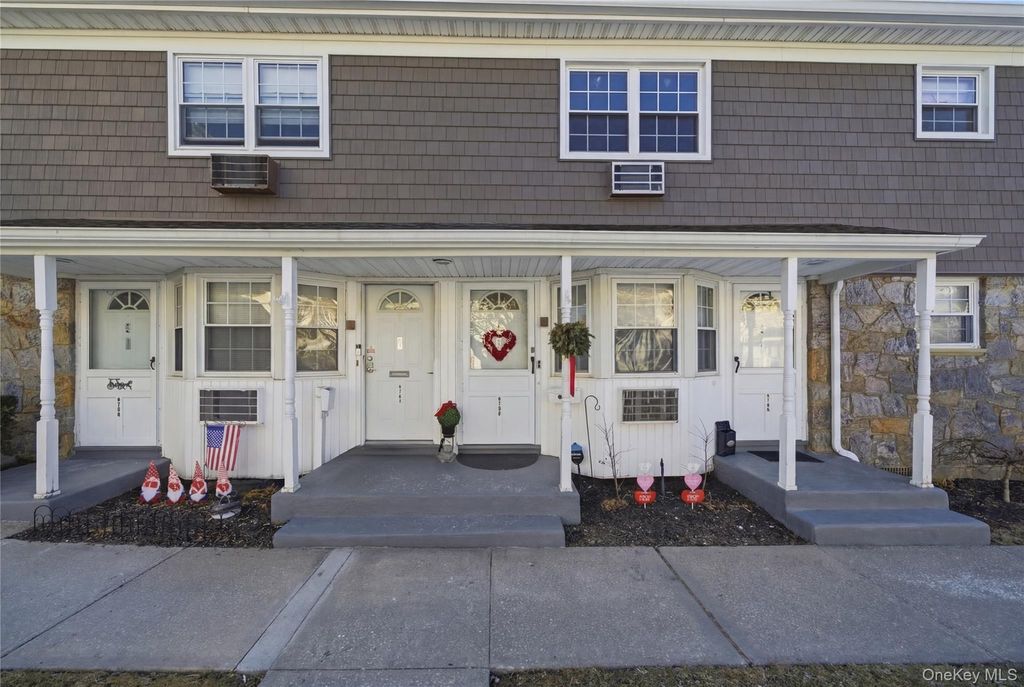 Photo of 4743 Wilshire Lane #4743, Oakdale, NY 11769 (MLS # 965268)