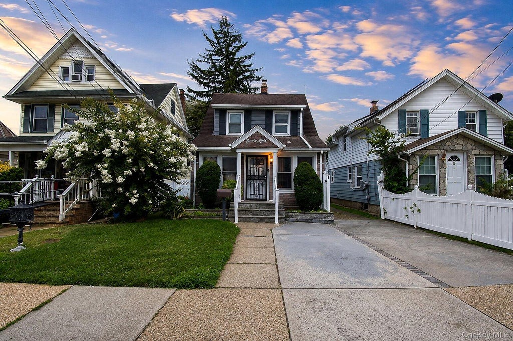 Photo of 98 Willow Avenue, Hempstead, NY 11550 (MLS # 1057744)