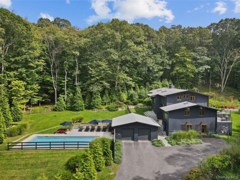 Homes For Sale - 21 Black Spring Road<br/> Pound Ridge, NY 10576