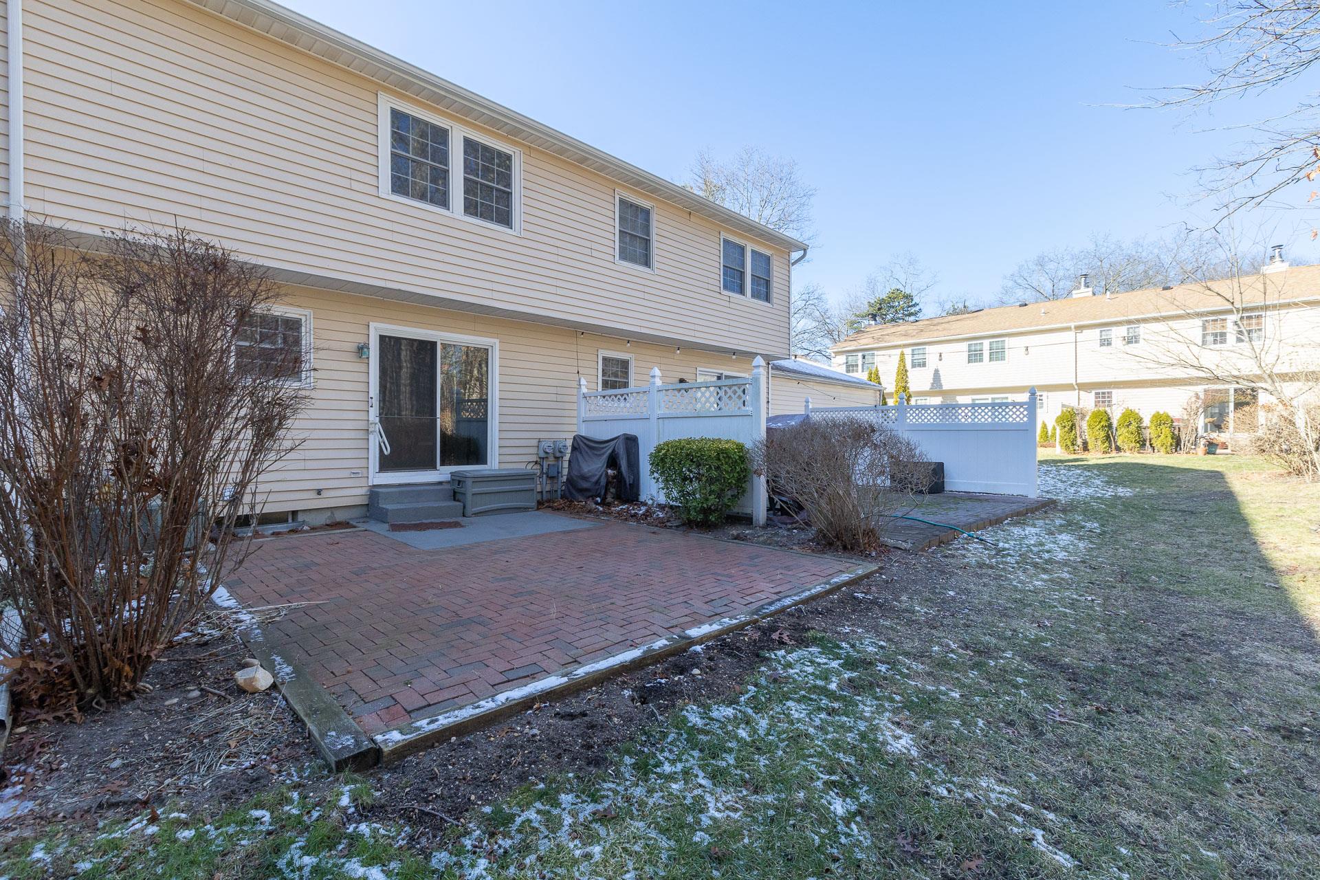 27 Chase Commons, Yaphank, New York image 6