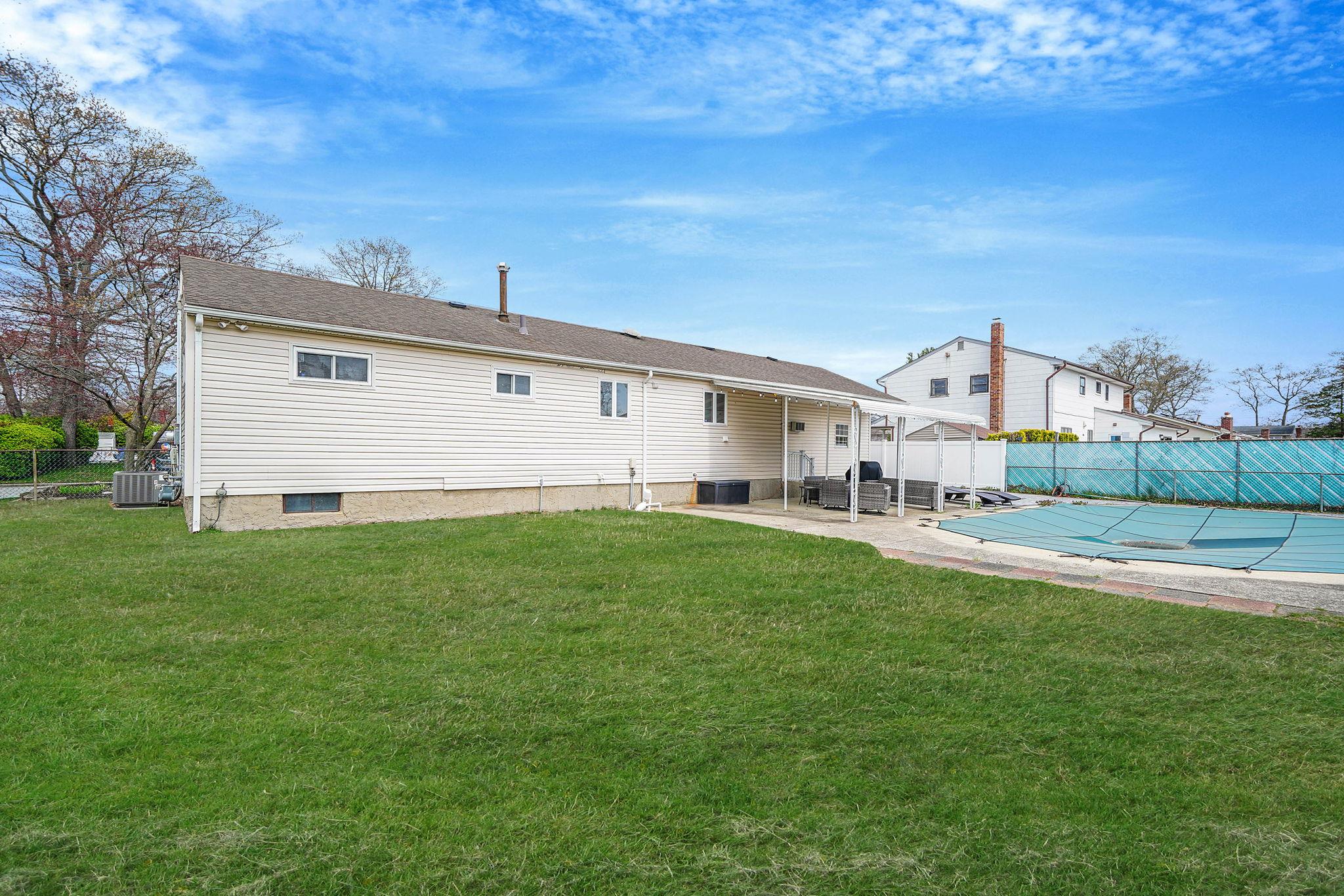 808 Windmill Avenue, West Babylon, New York image 4