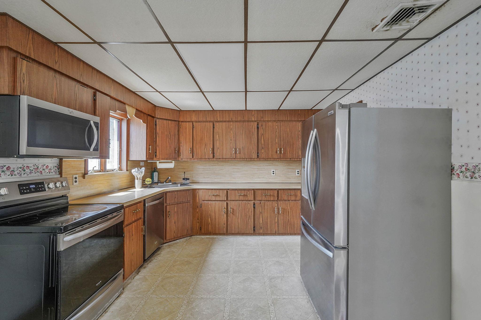 808 Windmill Avenue, West Babylon, New York image 7