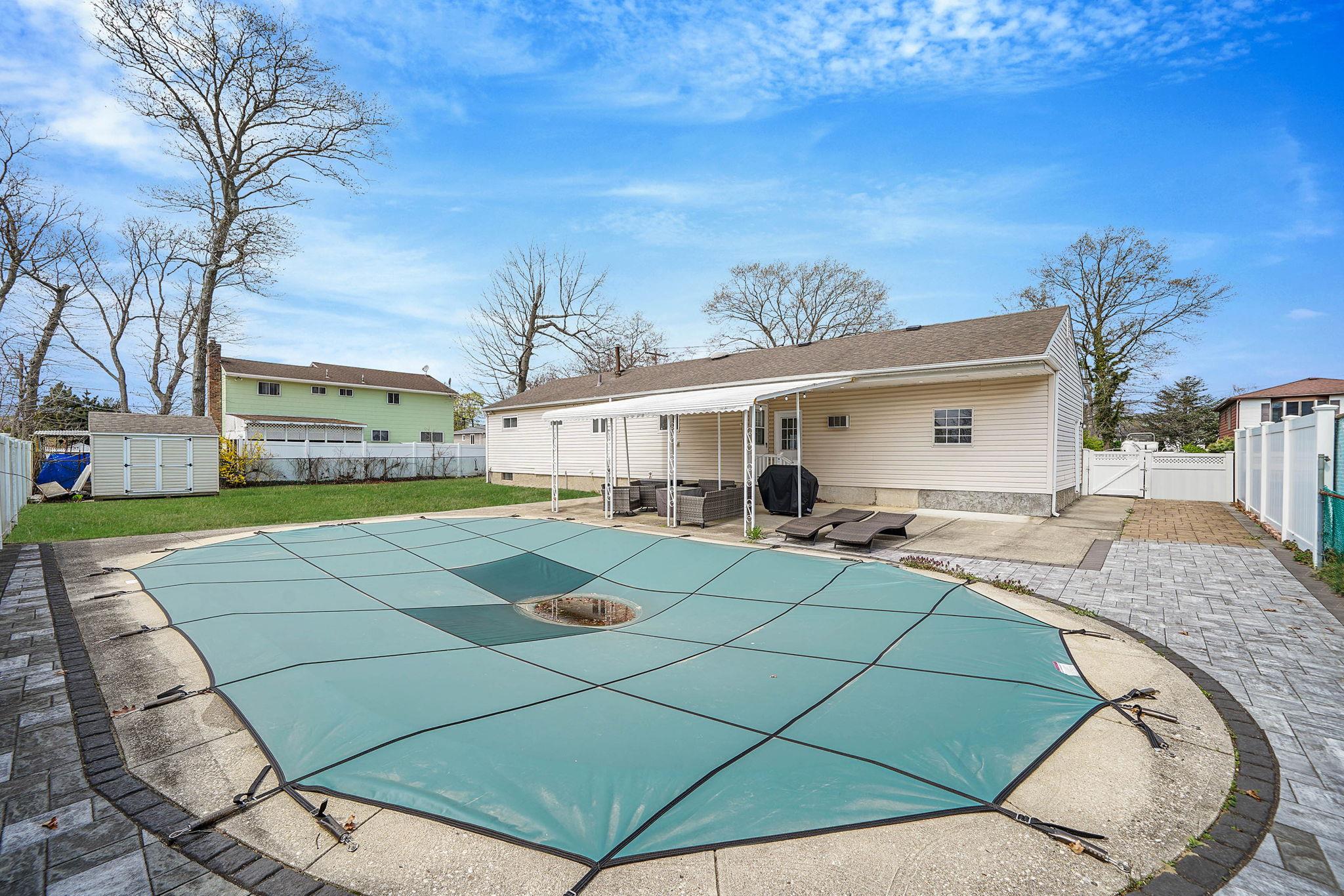808 Windmill Avenue, West Babylon, New York image 3