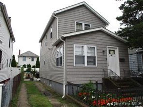 Photo of 34 Monroe St, Inwood, NY 11096 (MLS # 930942)