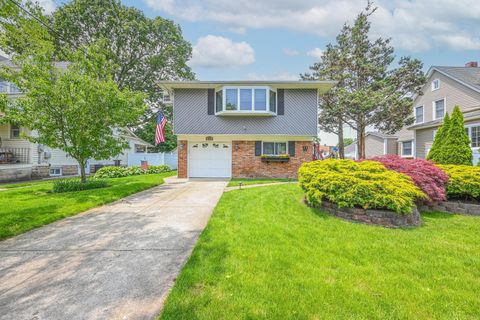 Photo of 88 Elliott Place, Freeport, NY 11520 (MLS # 879188) Photo of 88 Elliott Place, Freeport, NY 11520 (MLS # 879188)