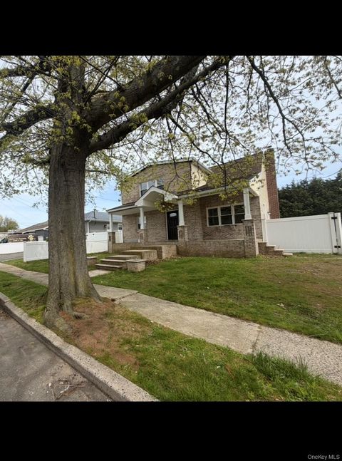 2303 Pine Street Seaford NY 11783