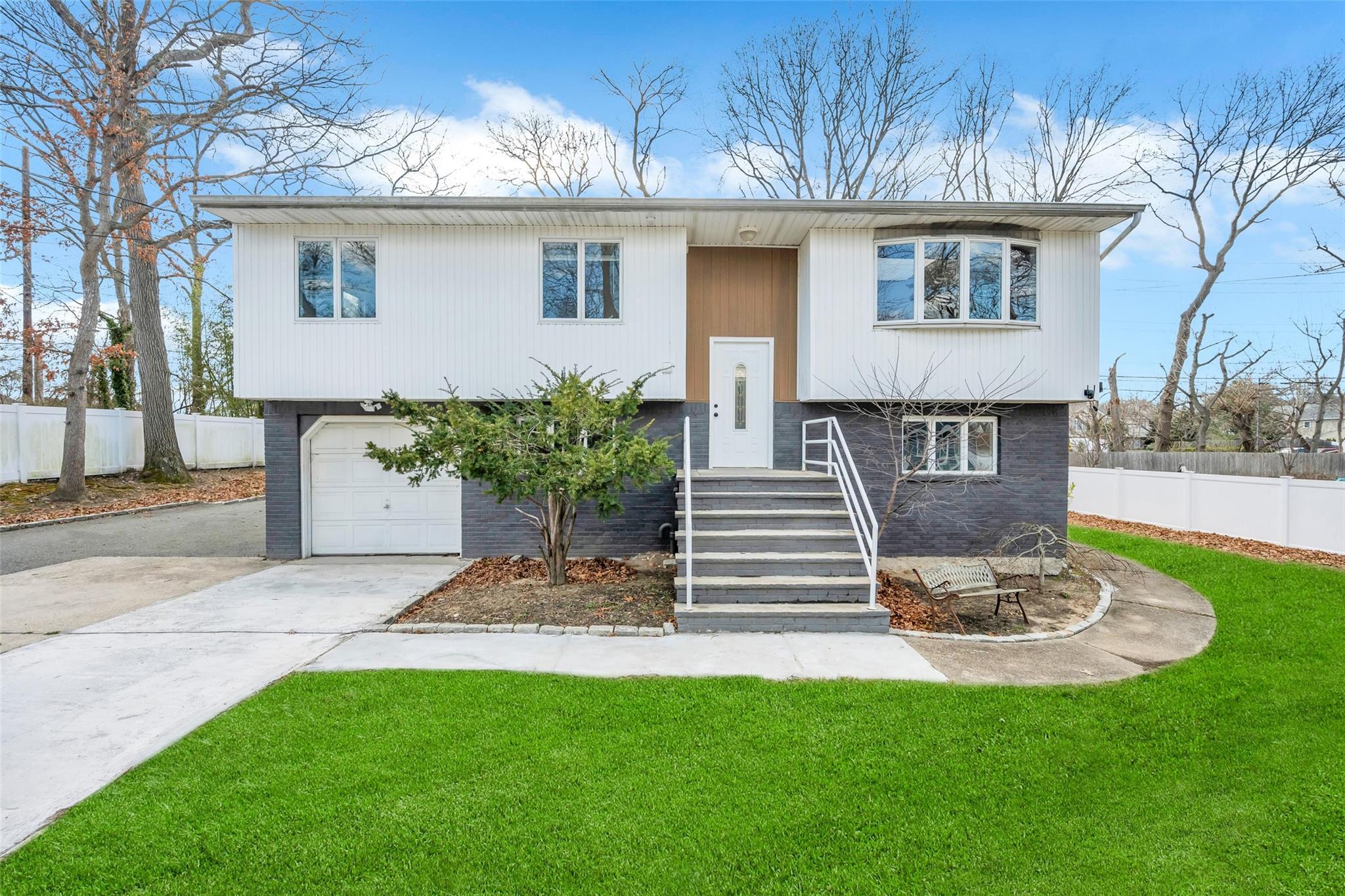 24 1st Court, Ronkonkoma, New York image 1