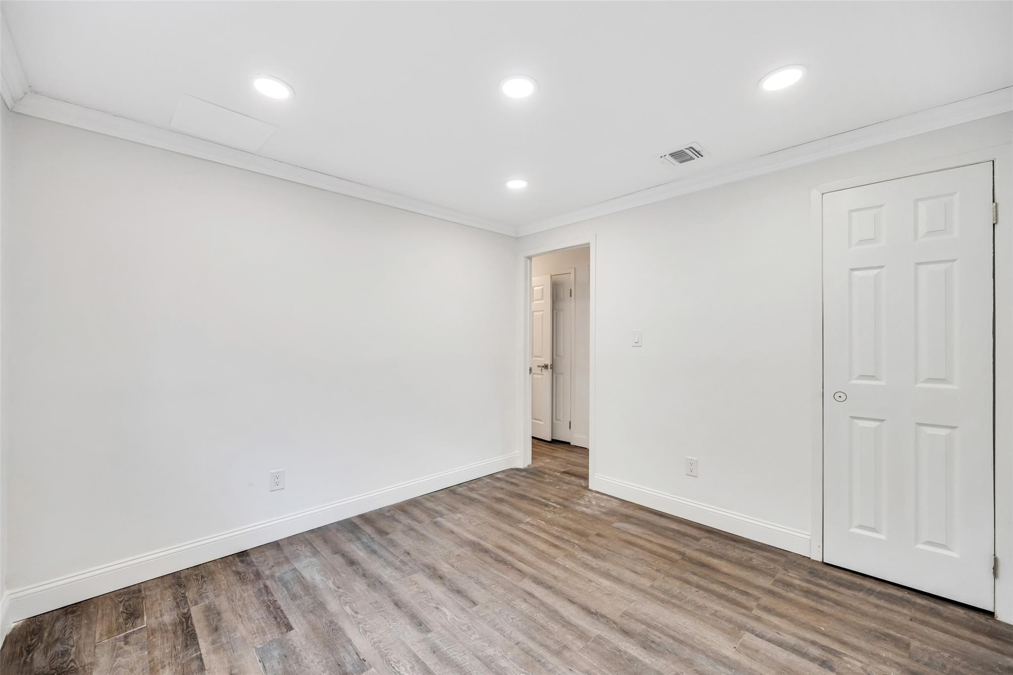 24 1st Court, Ronkonkoma, New York image 39