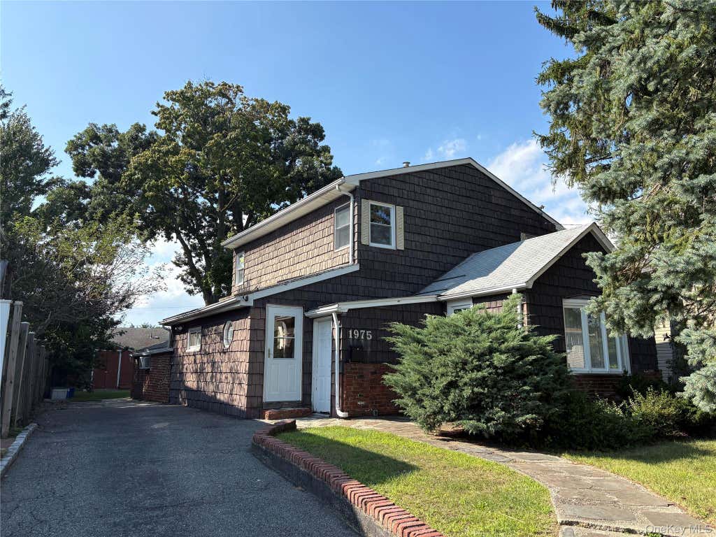 Photo of 1975 Lenox Avenue, East Meadow, NY 11554 (MLS # 1043594)