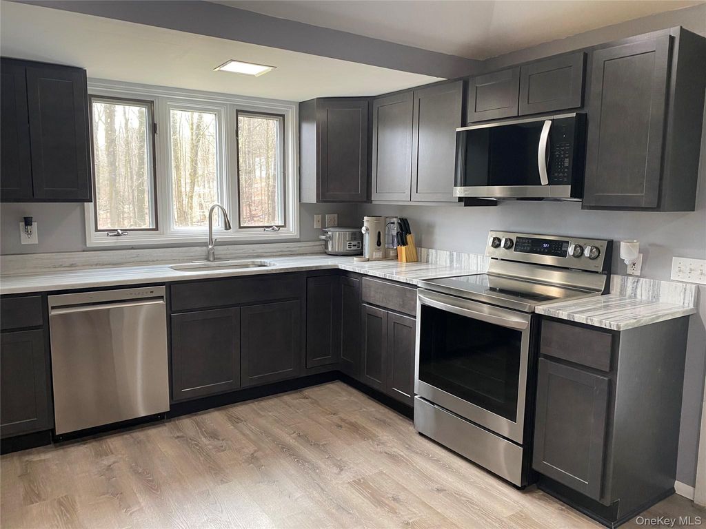 Photo of 376 Roosa Gap Road, Bloomingburg, NY 12721 (MLS # 965856)