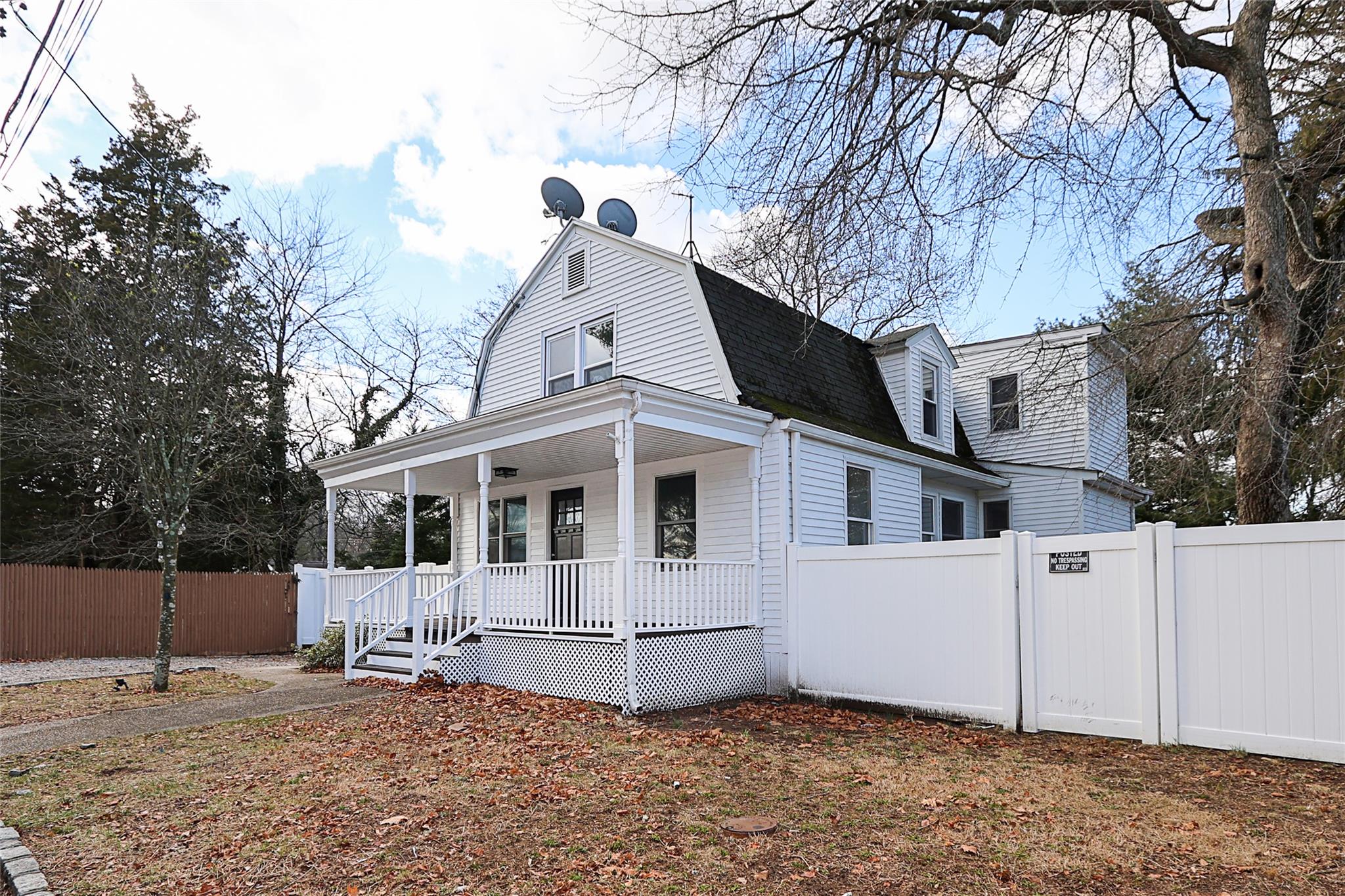Property for Sale at Thomas Place, Smithtown, Hamptons, NY - Bedrooms: 5 
Bathrooms: 4  - $750,000