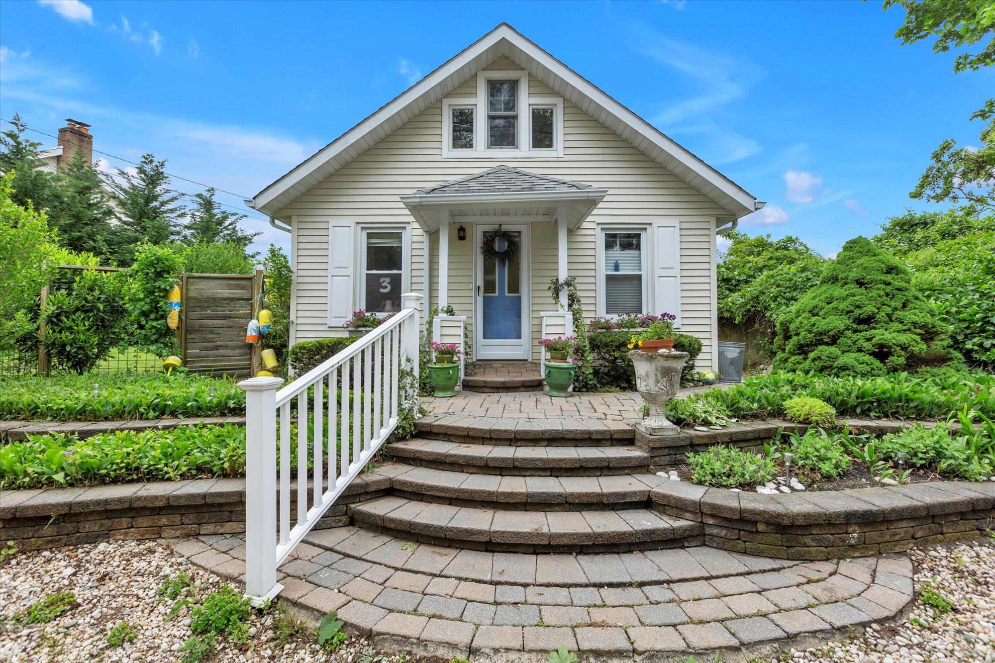 3 Makamah Beach Road