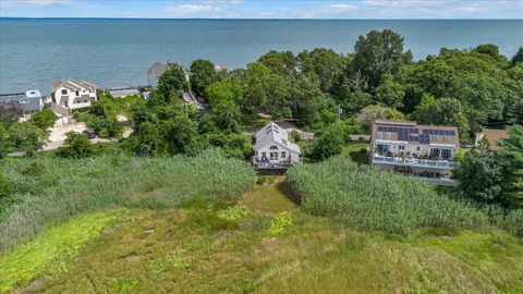 3 Makamah Beach Road Northport NY 11768