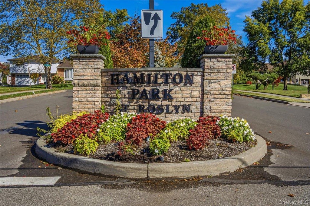 Photo of 8 Hamilton Drive, Roslyn, NY 11576 (MLS # 1018104)