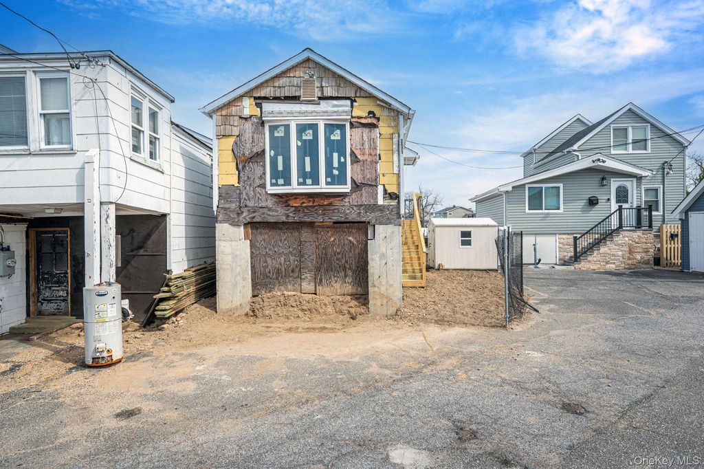 Photo of 2471 Jackson Avenue, Seaford, NY 11783 (MLS # 986116)