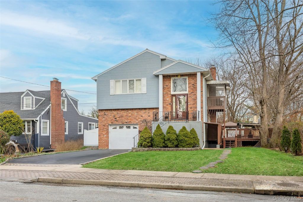 Photo of 902 Linden Avenue, Westbury, NY 11590 (MLS # 944467)