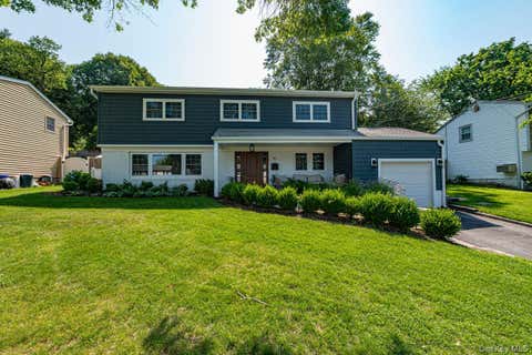 Homes For Sale - 30 Harriet Lane<br/> Suffolk County, Huntington, NY 11743