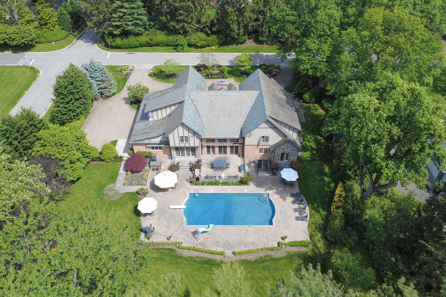 220 Elderfields Road, Manhasset, New York image 20