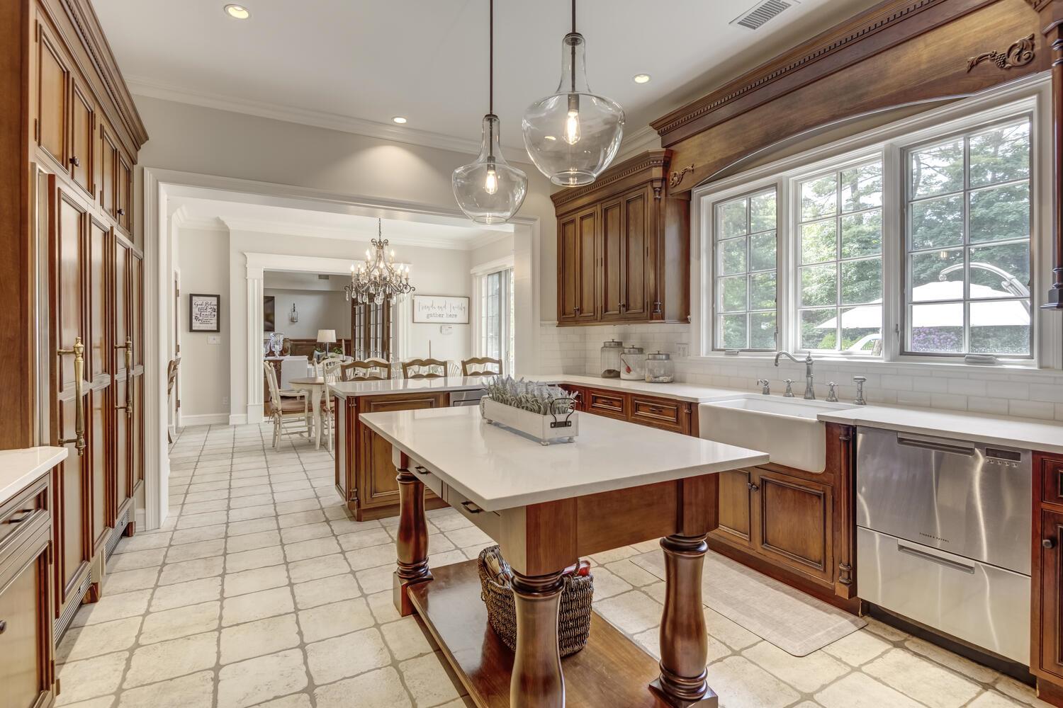 220 Elderfields Road, Manhasset, New York image 9