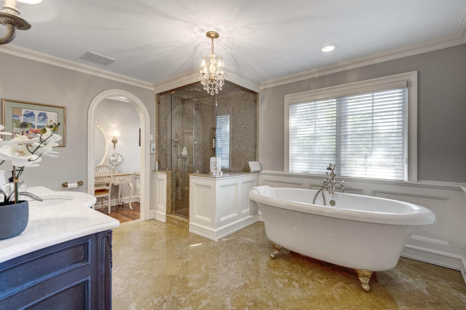 220 Elderfields Road, Manhasset, New York image 12