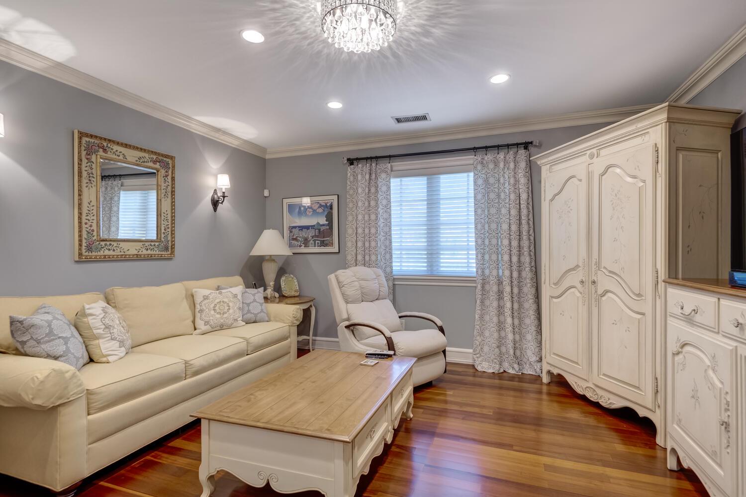 220 Elderfields Road, Manhasset, New York image 17