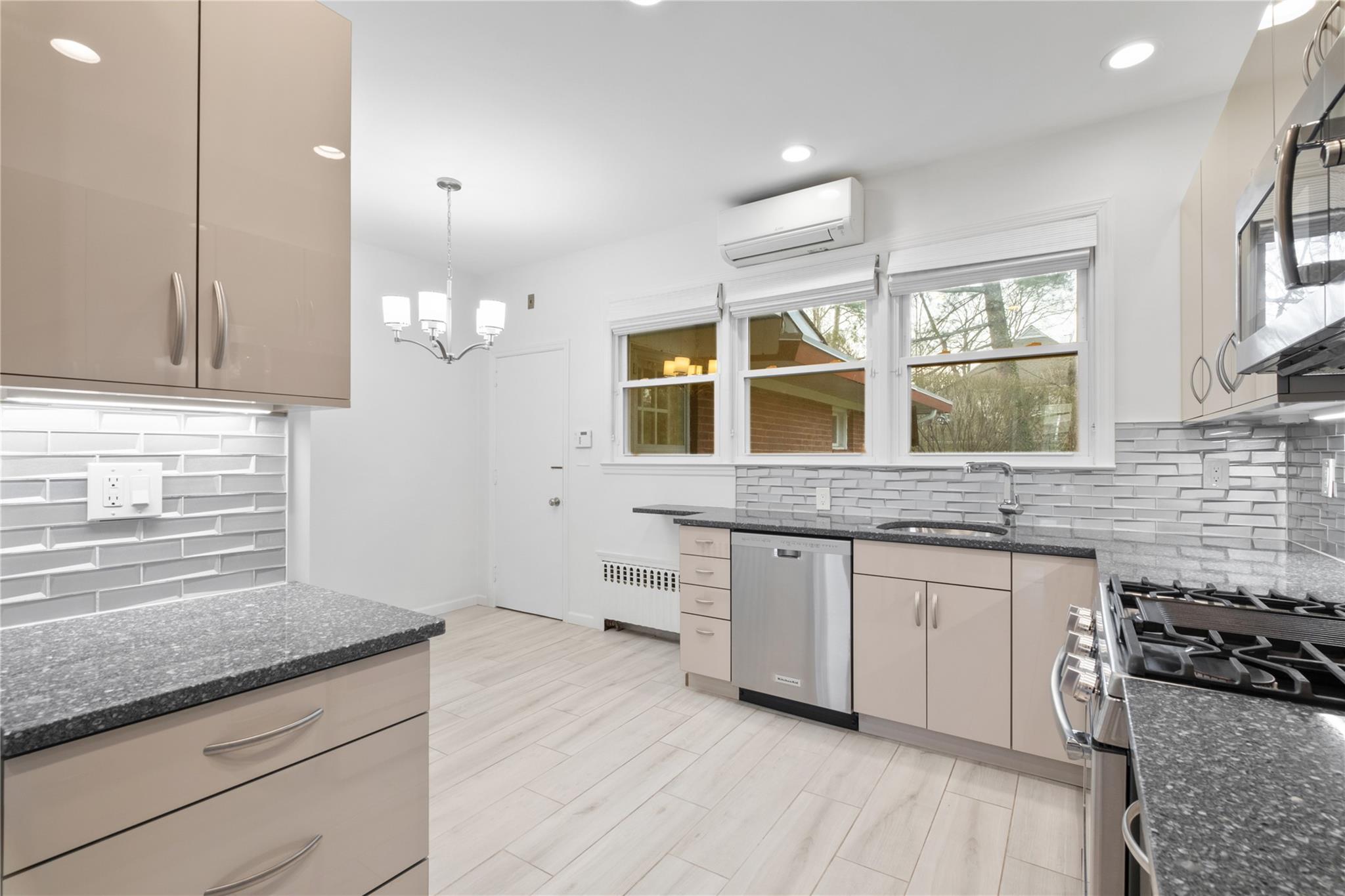 74 Carthage Road, Scarsdale, Florida image 12