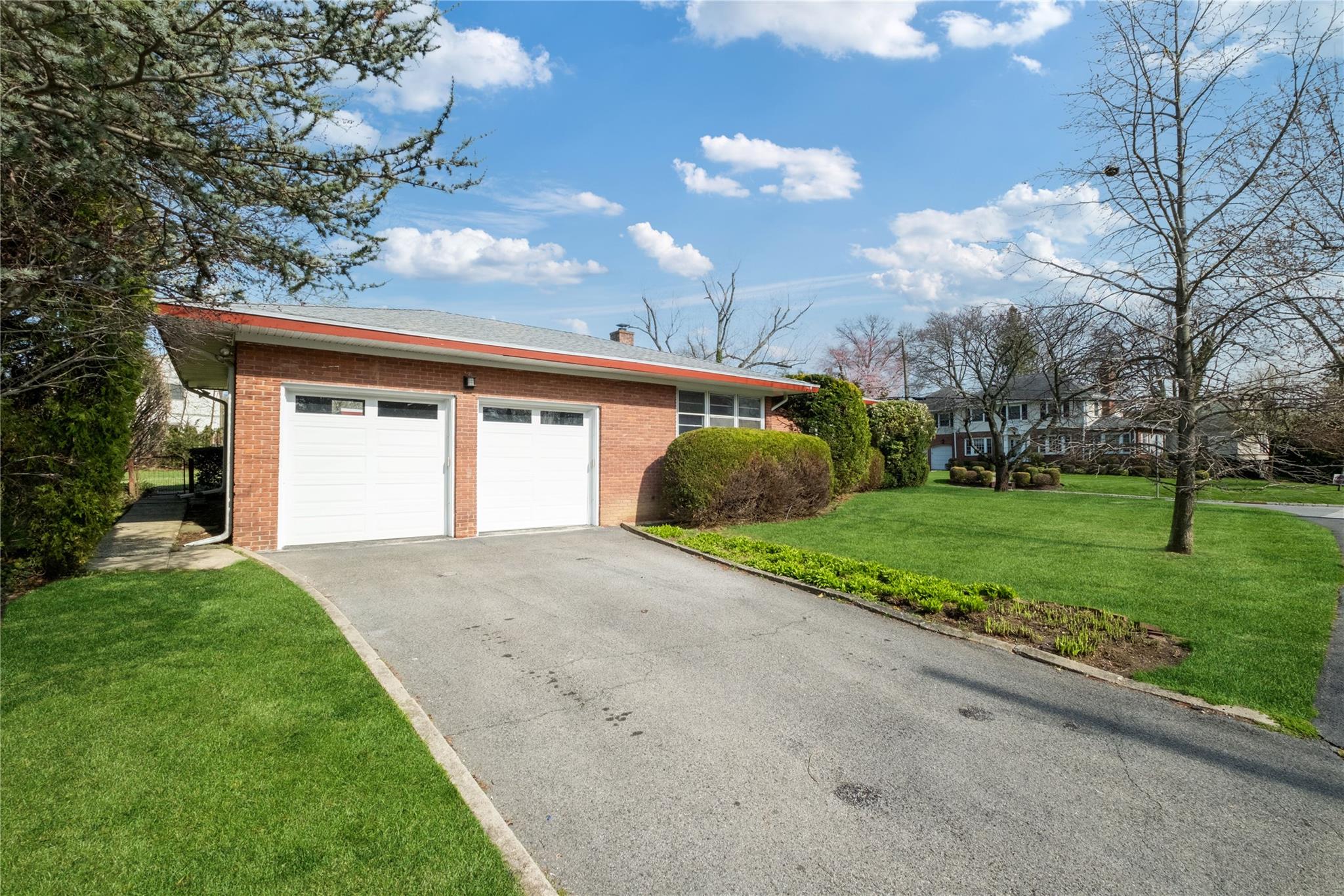 74 Carthage Road, Scarsdale, Florida image 32