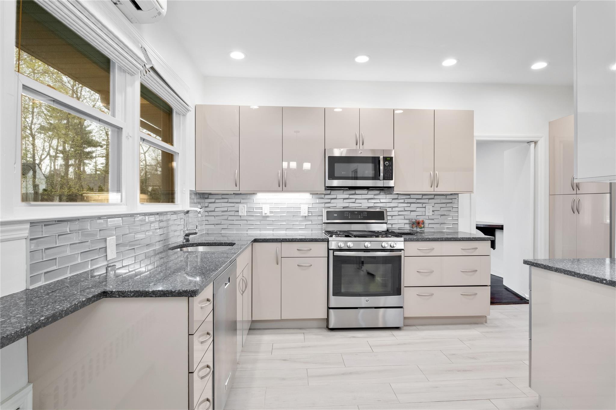 74 Carthage Road, Scarsdale, Florida image 10